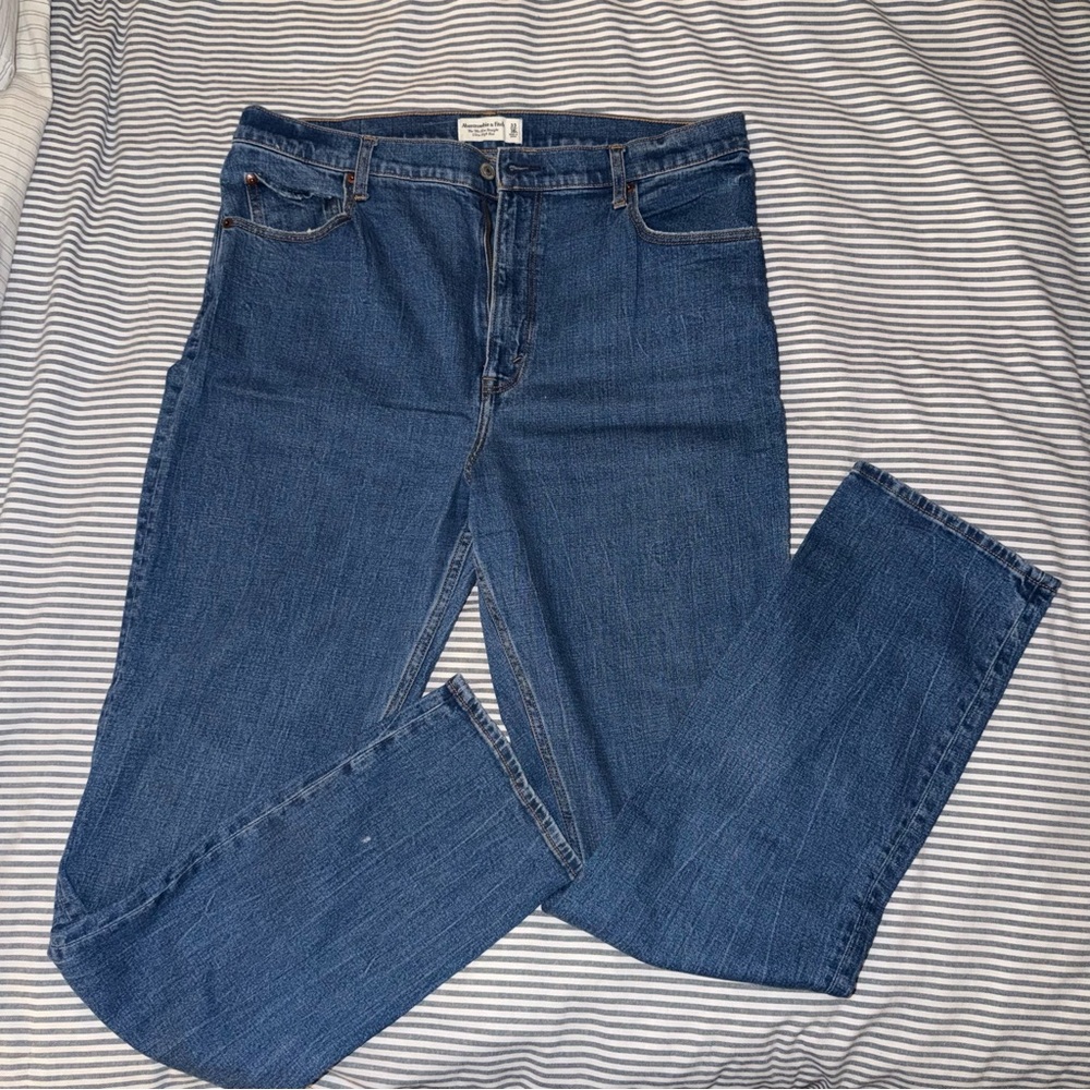 Abercrombie & Fitch Ultra High Rise Slim Straight Jeans (Size 16 LONG / 33 LONG) - Picture 3 of 8